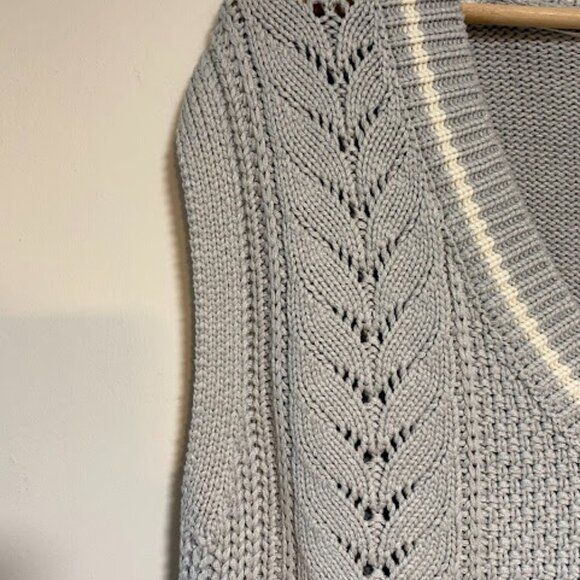 GU V-Neck Pointelle Women's Light Blue White Knit Sweater Vest Size S - Picture 5 of 10